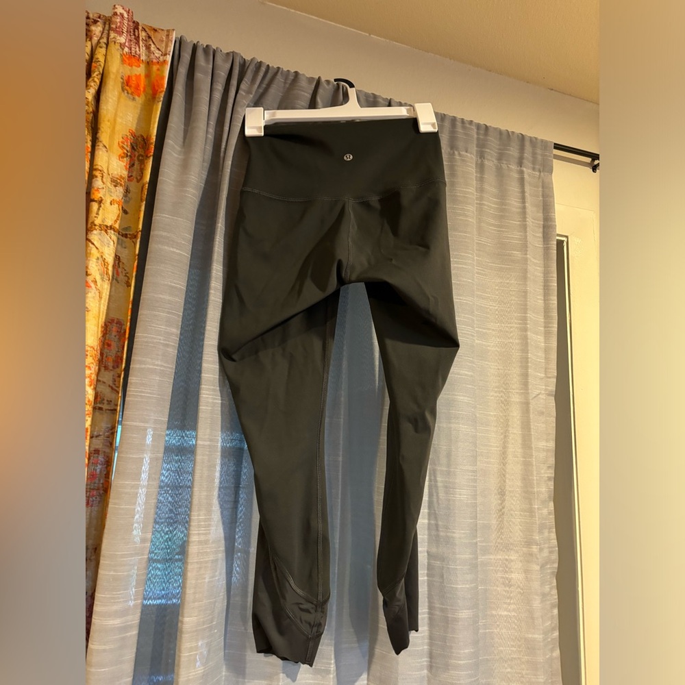 Lululemon grey cropped leggings size 4 - Picture 3 of 7